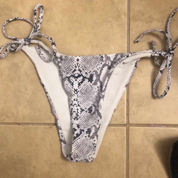 Brand new never worn bikini - Picture 2 of 4